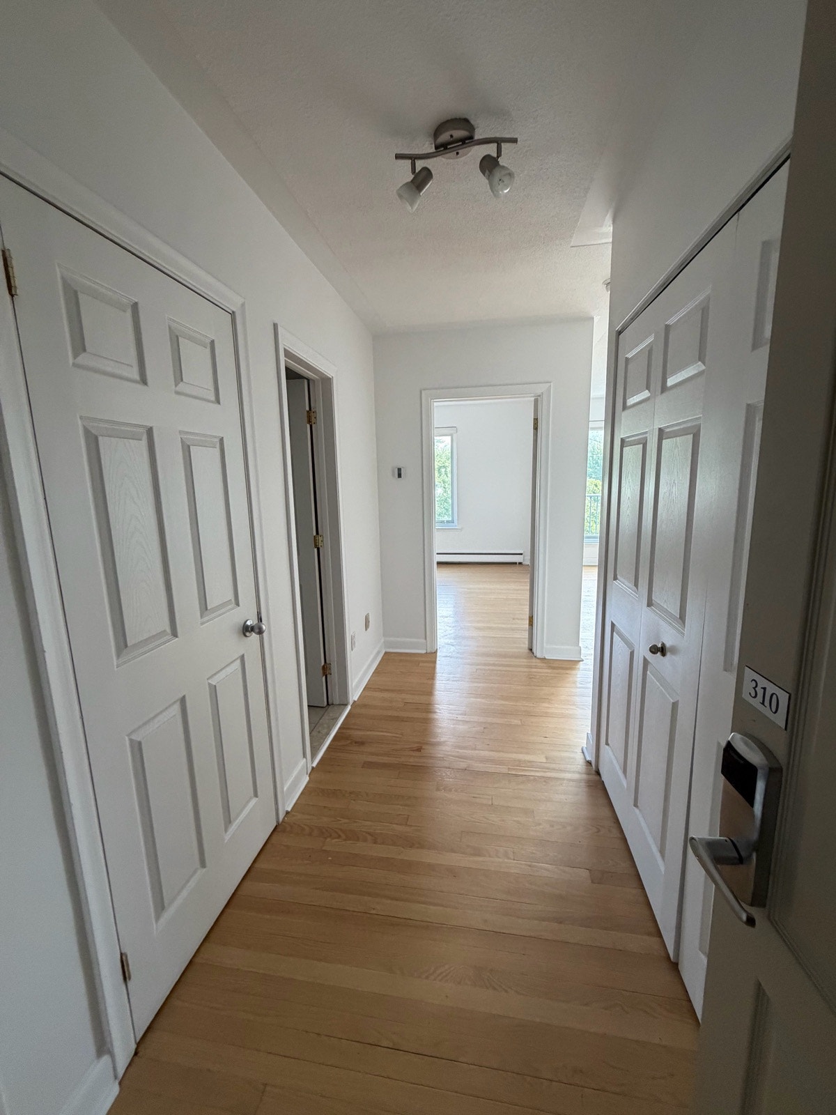 925 Av. Myrand — photo 1