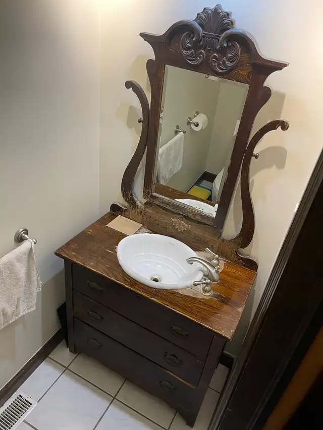 Bathroom vanity with sink and taps  in Plumbing, Sinks, Toilets & Showers in Oakville / Halton Region - Image 2