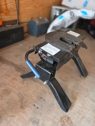 New Reese 20K hitch for sale with rail mounts. Tiger has priced at $1100.00. Hitch is still in the f...