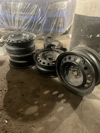 I am selling my Toyota 4 rims size U15×6U in perfect condition, perfect for winter Tires. Price is n...