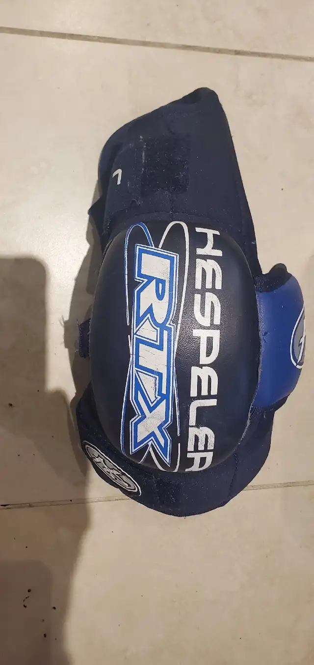 Various Hockey Equipment in Hockey in City of Toronto - Image 10