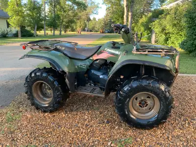 2002 KAWASAKI KVF PRAIRIE 650 4X4 ATV - 4X4 / AUTOMATIC - GOOD TIRES (MAXXIS MUD BUG 27X10-12) -ENGI...