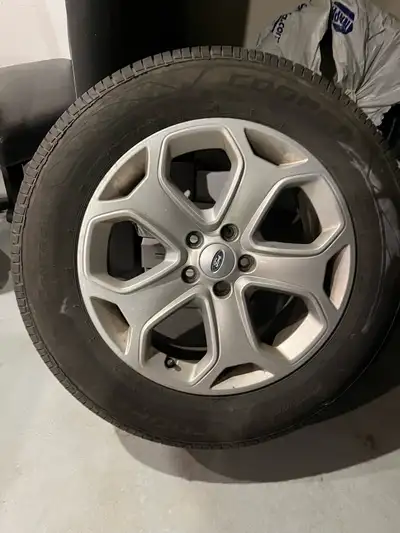 4 pneus presque neuf avec Mags Ford. Était sur Ford Edge 245-60R18