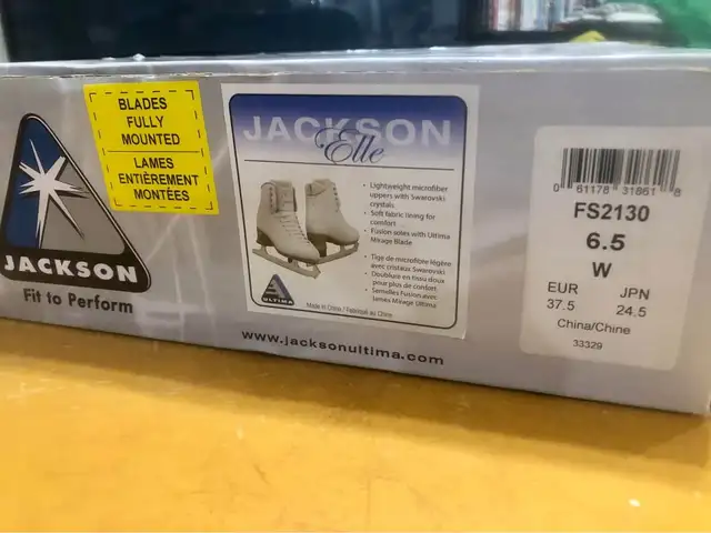 Jackson "Elle" Figure Skates.  New in Box. in Skates & Blades in Belleville - Image 3