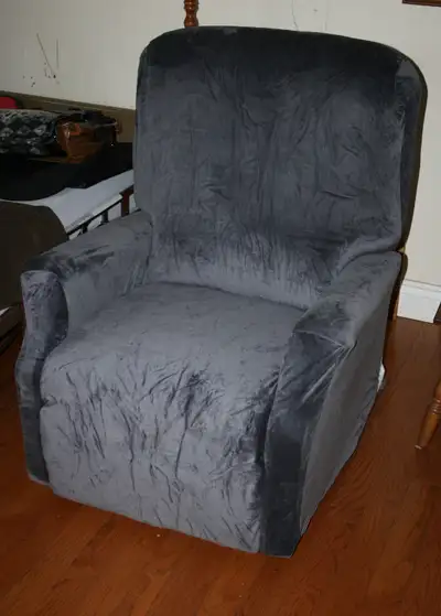 Lift chair & Recliner Chair used 1 yr, works great Golden Technologies PR200 Capri Lift Chair Chair...
