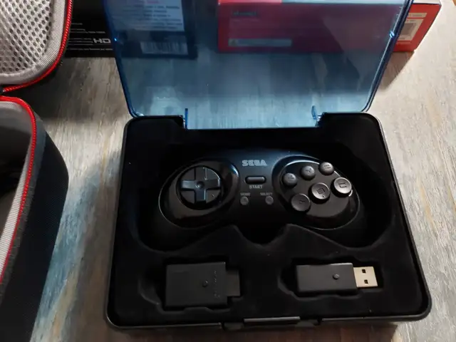 Sega Genesis mini+Hard Carry Case+Wireless Controller In Case in Other in City of Montréal - Image 6