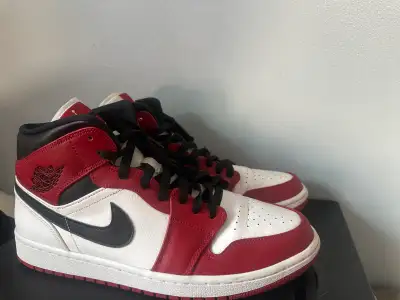 Jordan 1 Chicago mid, View more