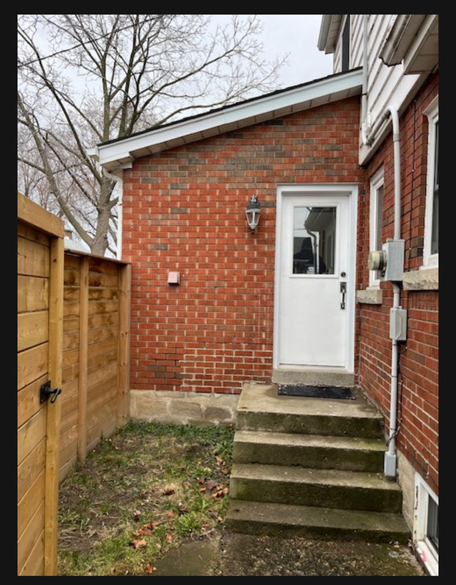 Basement Appartment 2 bedroom & 1 washroom in Long Term Rentals in St. Catharines