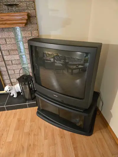 Toshiba Tube TV 32" - awesome for retro gaming, View more