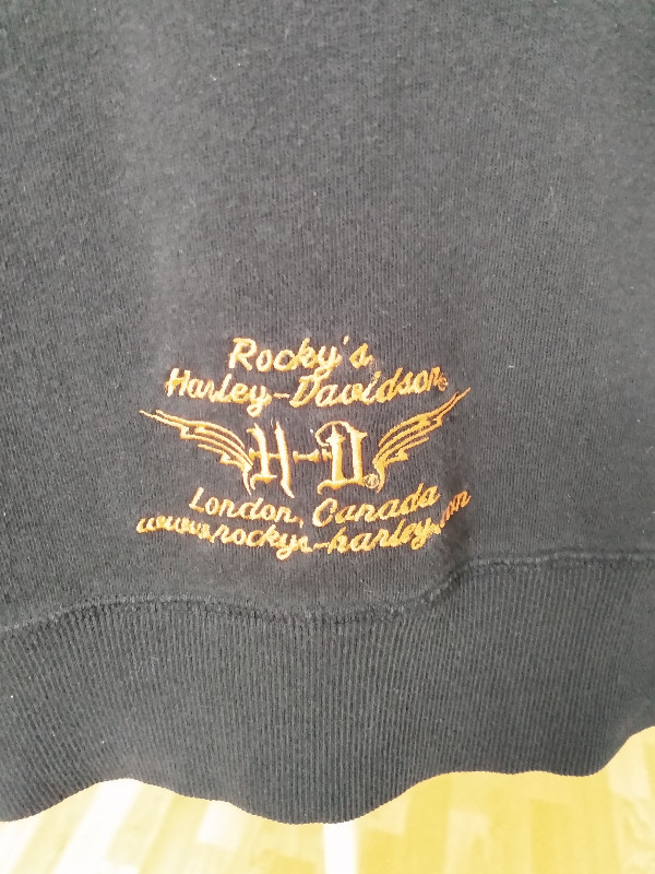 vintage harley davidson zip up hoodie! size womens medium in Women's - Tops & Outerwear in Oshawa / Durham Region - Image 4