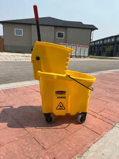 Rubbermaid industrial mop bucket and wringer , View more