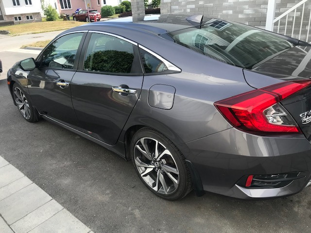Honda Civic Touring 2019 - Impeccable ! in Cars & Trucks in Ottawa