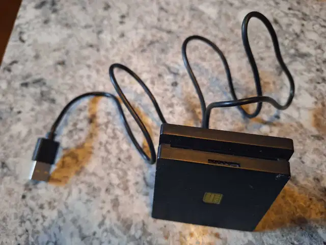 Credit card reader, usb in Cables & Connectors in Cambridge - Image 2