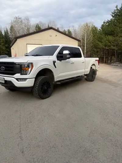 Looking to sell or trade my 2022 ford f150 lariat. Truck is a crew cab with 6.5 box and 5 litre v8 e...