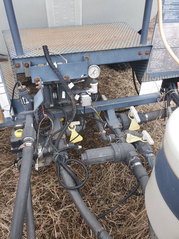 Flexi coil 65 sprayer ,100ft. in Farming Equipment in Saskatoon - Image 4
