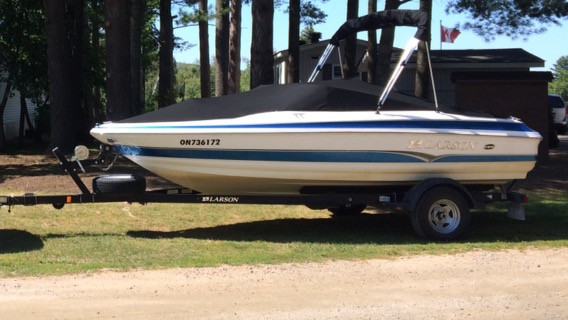 Larson Bow Rider for sale - great condition in Powerboats & Motorboats in Ottawa