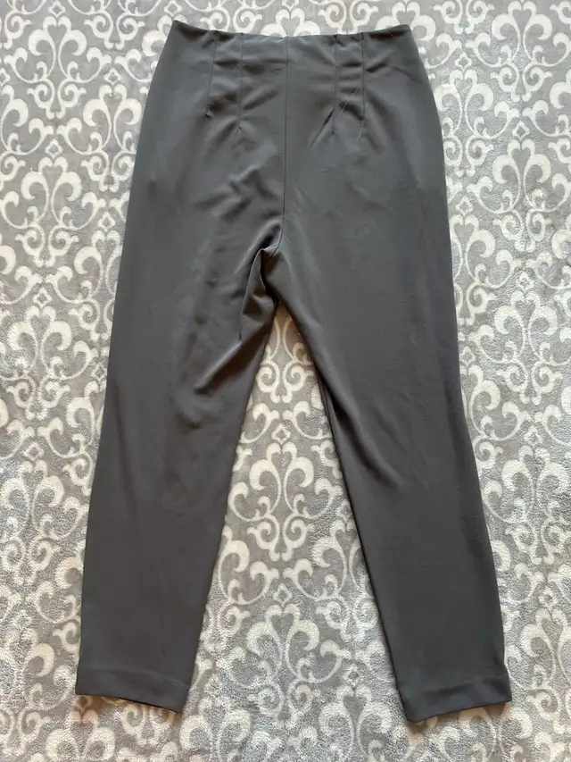 Urban Heritage Women’s High Waisted Grey Pants in Women's - Bottoms in Oshawa / Durham Region - Image 7