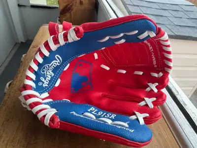 Rawlings Kids Size 9 baseball glove (for right handed players), View more