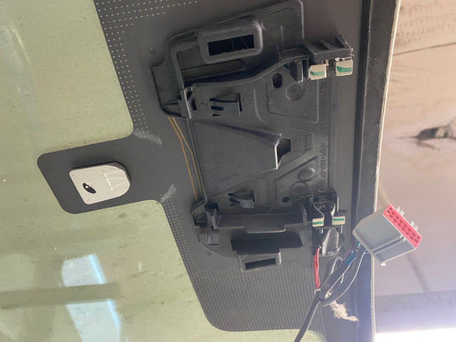 2019 Ford F150 Windshield OEM %100 with moulding KL34-1503100-BB in Auto Body Parts in Summerside - Image 2
