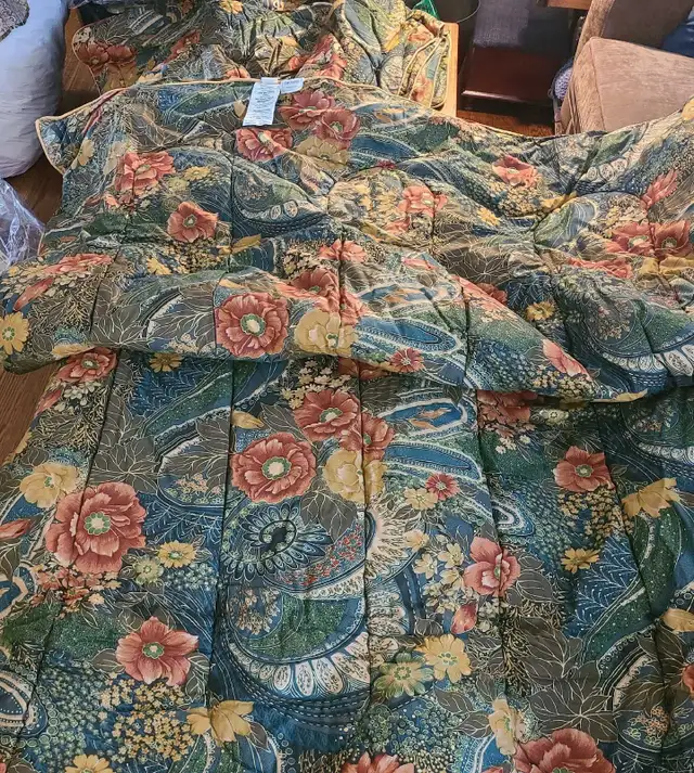Croscill Vintage Double Comforter set in Bedding in Mississauga / Peel Region - Image 3