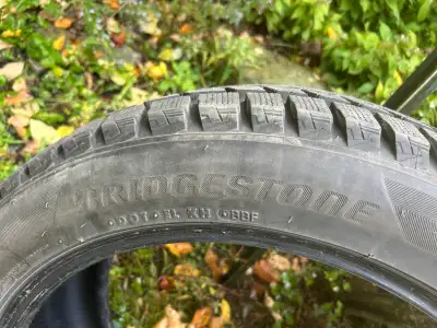 4 pneus d’hiver Bridgestone Blizzak P245/50R20 utilisés un hiver seulement,profondeur d’usure 9/32