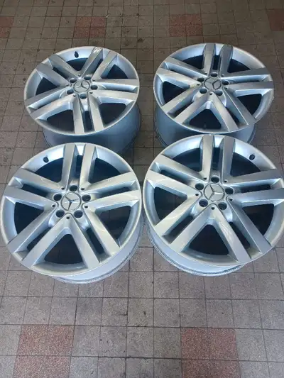 OEM Mercedes rim almost brand new
