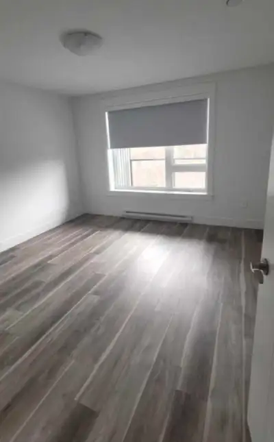 MASTERS BEDROOM AVAILABLE