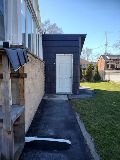 Recently remodeling house , side entrance to the basement, new appliances, three students shared one...