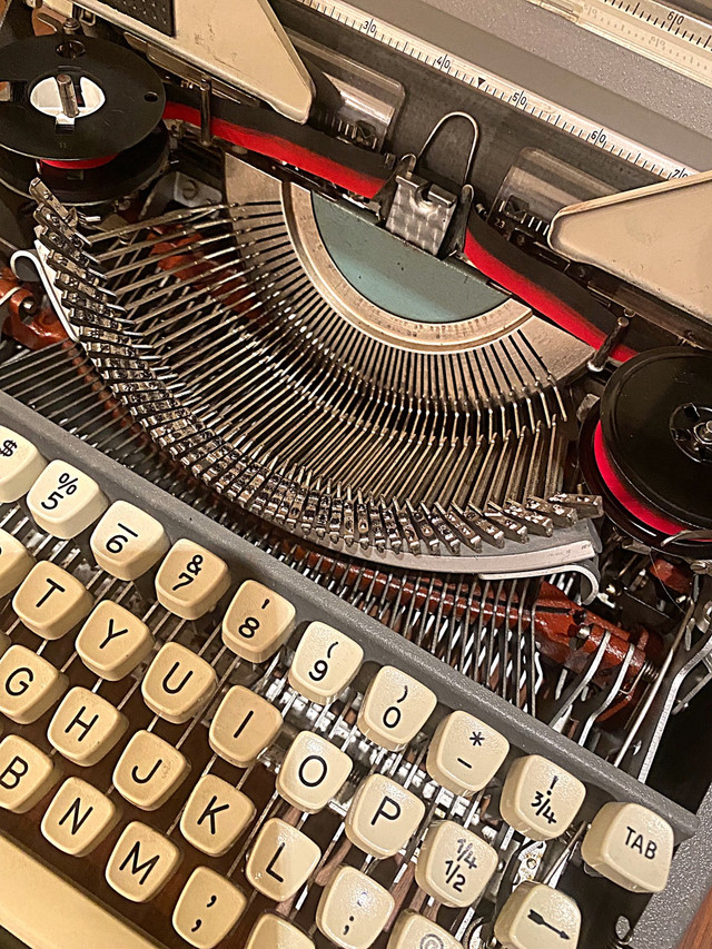 Olympia SM9 Portable Typewriter 1965 Made in W.Germany MINT Arts