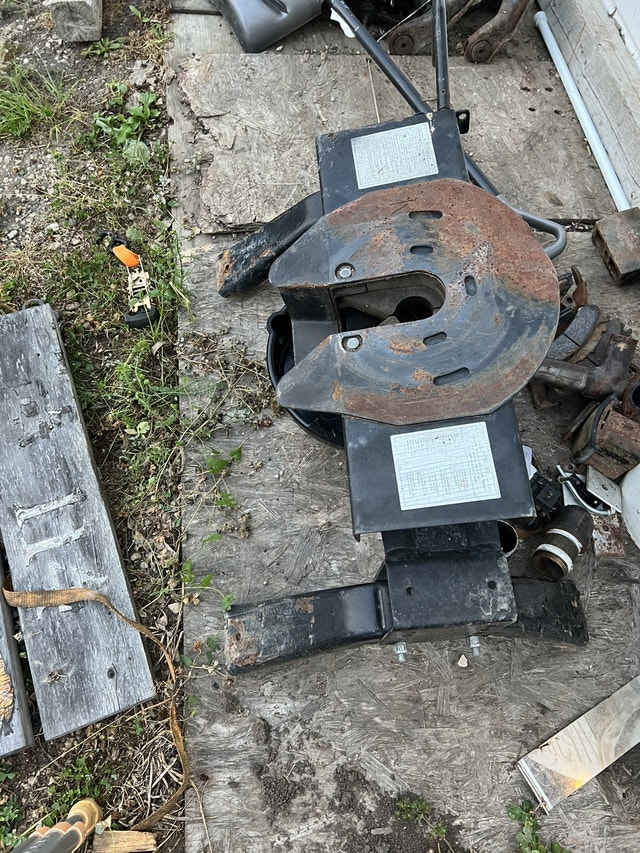 Demco fifth wheel plate for factory prep Chevy and gmc Boat Parts