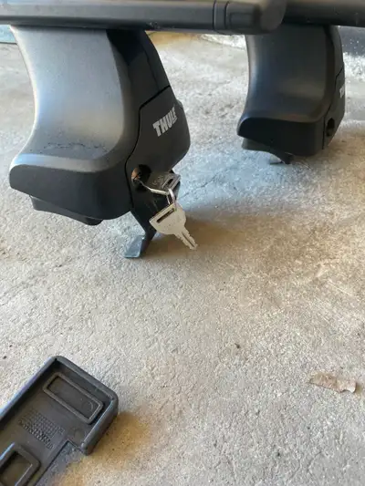 Kit of 4 rapid traverse foot 480R (original price $257) with Thule fit kit 1538 (original price $115...