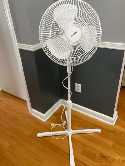 Like new oscillating 3 speed adjustable height floor fan, View more