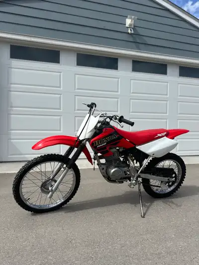 Selling my 2001 Xr100 Bike is in beautiful condition! Full Carb rebuild Fresh gas Fresh oil change!...
