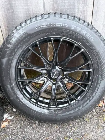 Mags RTX 5X114.3 avec les noix et Pneus 225/65R17 d’hiver homologués Hakkapeliitta 10- Nokian Tires...