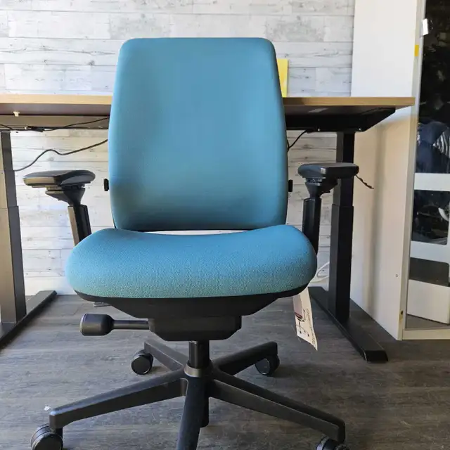 Steelcase Amia ergonomic office chair FREE DELIVERY in Chairs & Recliners in City of Toronto - Image 3
