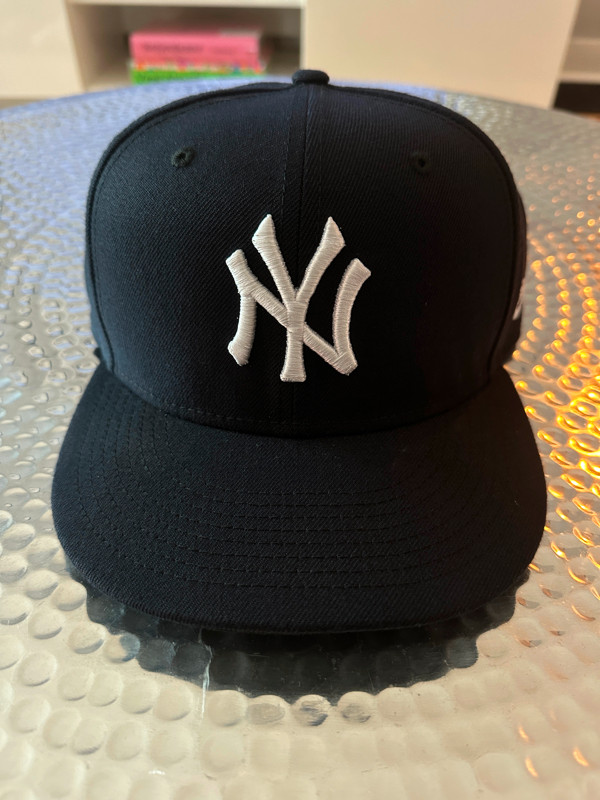 New Era: Classic New York Yankees Hat in Men's in City of Toronto