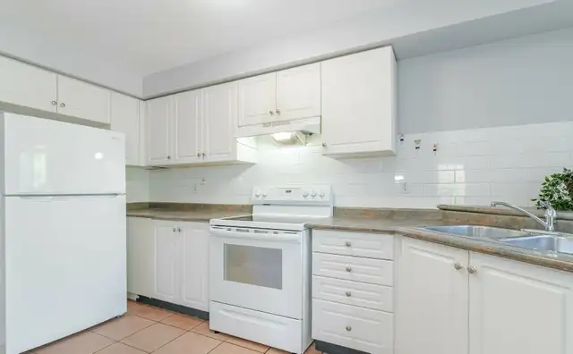 3 Bedroom Entire House For Rent in Long Term Rentals in Mississauga / Peel Region - Image 5