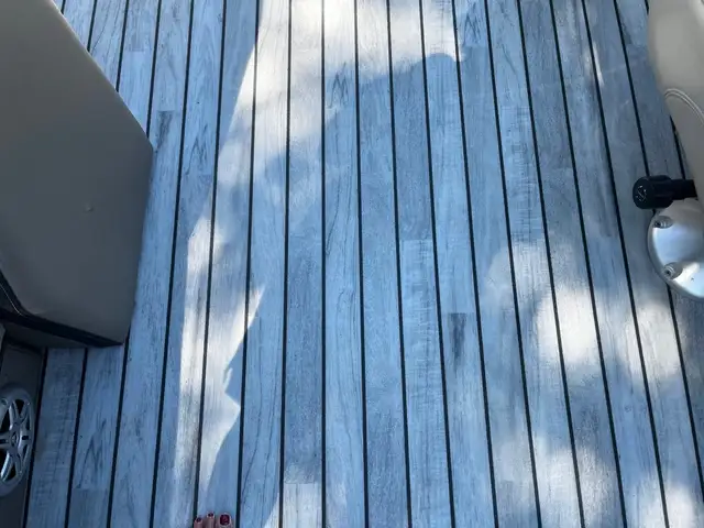 2013 South Bay Luxury Pontoon 22ft