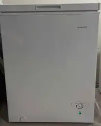 Congélateur horizontal Frigidaire, 25 po, 5 pi³, blanc