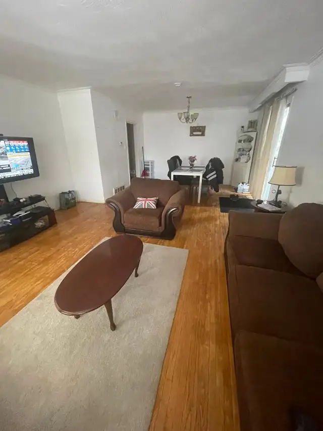 Spacious 3 bedrooms with Closets, Dining Room, Foyer Area