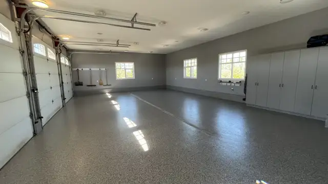 Epoxy / Polyaspartic Flake Floor64424243256450121