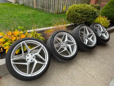 Selling custom Ferrari F8 inspired 22” flow forged wheels made for Maserati Grecale. Set is in 10/10...