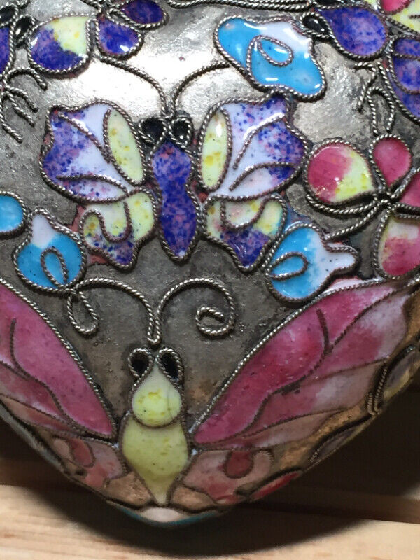 BEAUTIFUL Vintage Chinese ENAMEL Silver Cloisonne HEART 3” H in Arts & Collectibles in Vancouver - Image 4