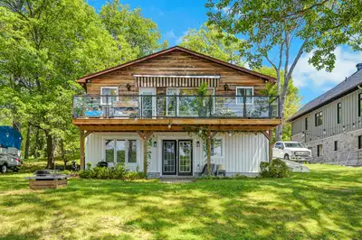 Beautiful 4 bed beachfront property in Constance Bay.