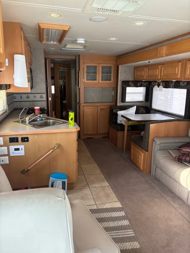 2006 Monaco Holiday Rambler in RVs & Motorhomes in Red Deer - Image 5