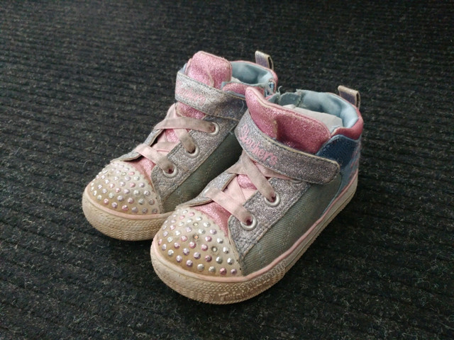 Little Girl Skechers Twinkle Toes Light Up Sneakers | Clothing - 3T |  Edmonton | Kijiji