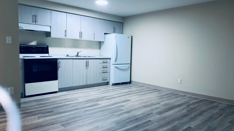 Southend One & Two Bedroom Apartments Available   ALL INCLUSIVE 4