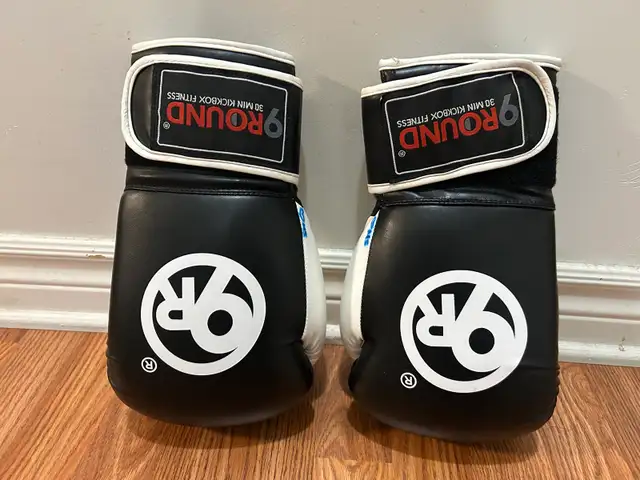Round 9 boxing gloves in Other in Gatineau - Image 3