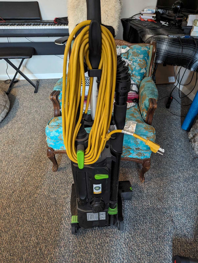 Pacer vacuum barely used in Vacuums in Kamloops - Image 2