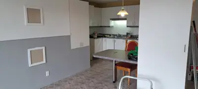 4 1/2 à louer : semi -meublé ou non , chauffé,éclairé ou non-chauffé,non-éclairé ,1 ère étage,avec l...